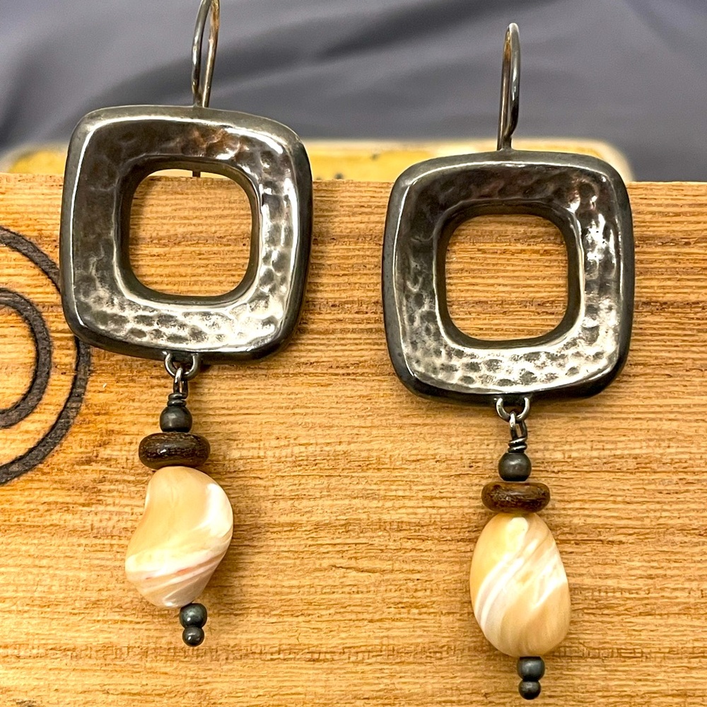 Silpada mother of pearl earrings